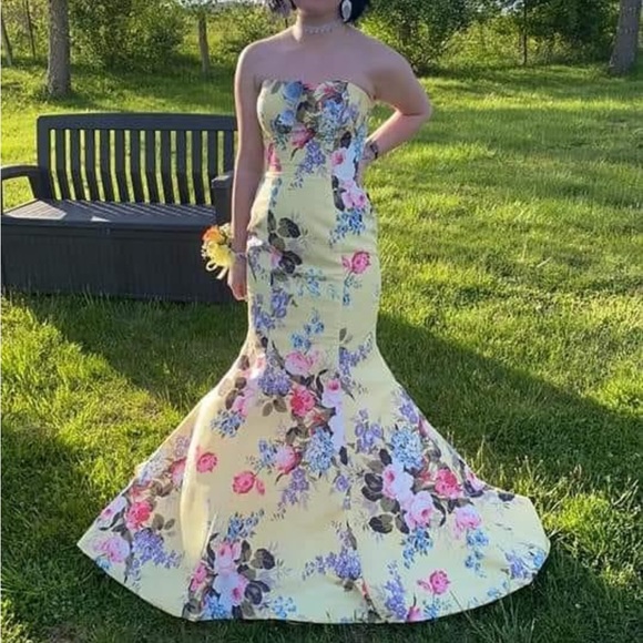 Sherri Hill Dresses Size 4 Sherri Hill Floral Mermaid Prom